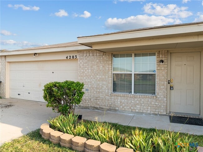 Building Photo - 4203 Fieldcrest Dr