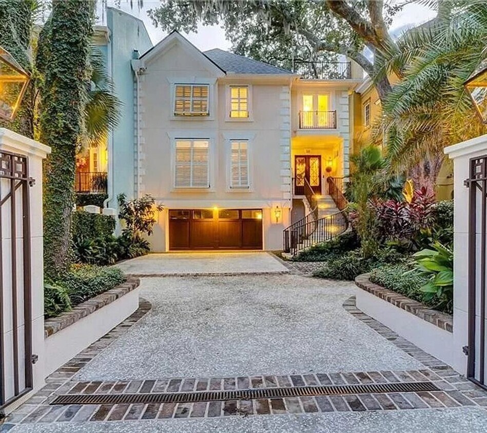 Primary Photo - Spectacular Furnished Harbourfront Home in...