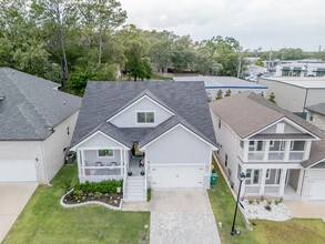 Building Photo - 409 Hideaway Ln