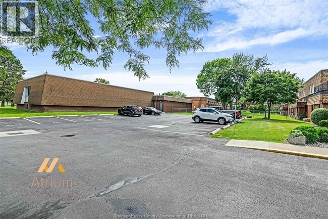Building Photo - 6555 Thornberry Crescent