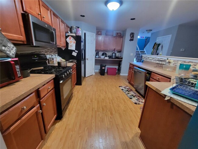 Building Photo - 6997 Hunt Dr