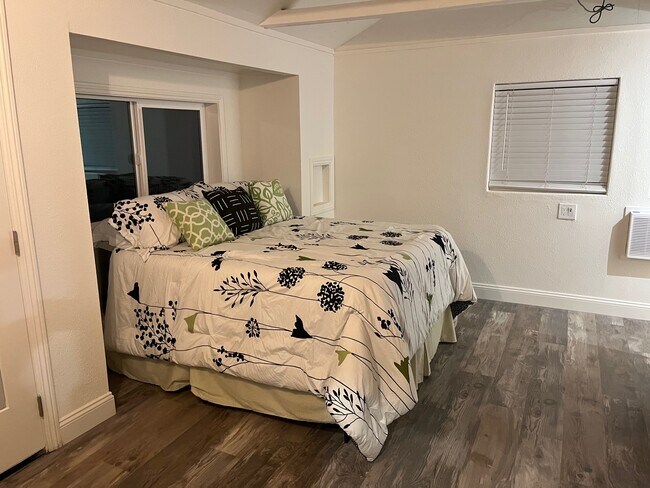 Foto del edificio - 13532 Wheeler Acres Rd