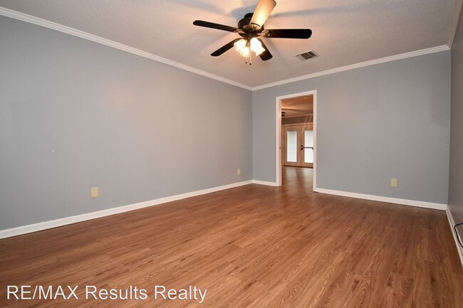 Building Photo - 2312-2312 Lily Dr