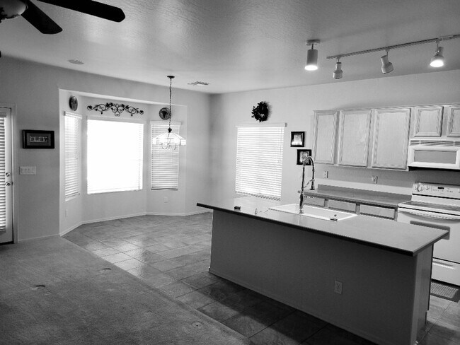 Building Photo - Highland Ranch / Power and Guadalupe