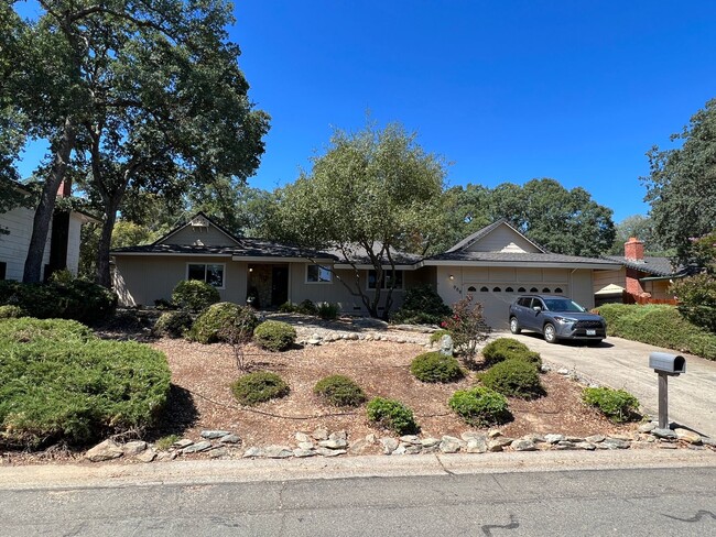 Building Photo - El Dorado Hills Charming Home in Well Esta...