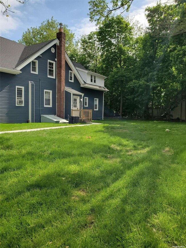 Building Photo - 37 Maplewood Rd