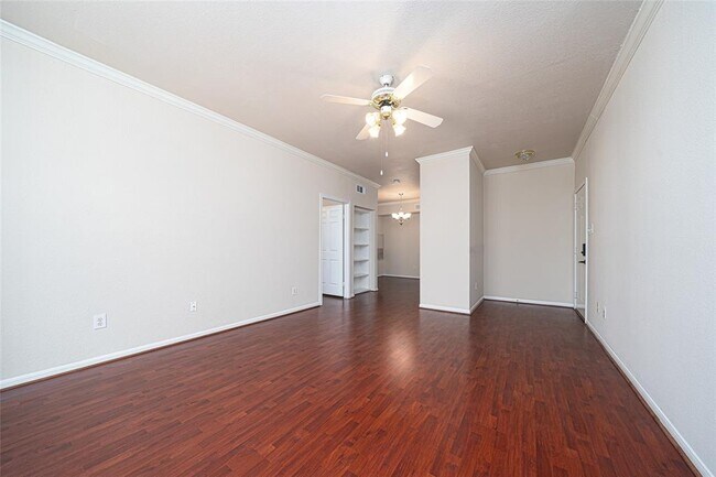 Building Photo - 2255 Braeswood Park Dr