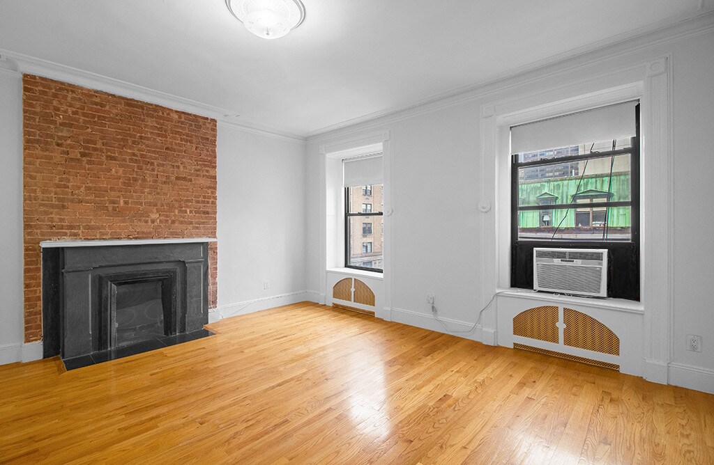 Foto principal - 156 E 64th St