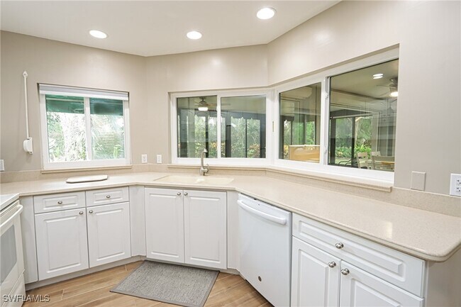 Foto del edificio - 736 Reef Point Cir