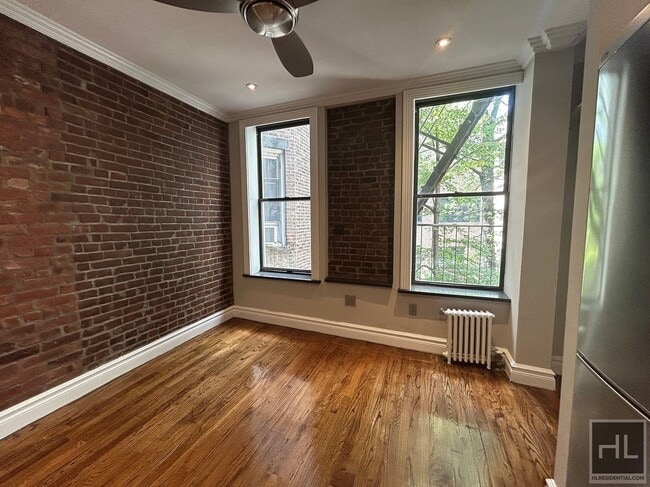 Building Photo - Mott Street