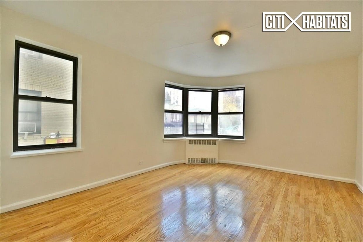 Building Photo - 910 Sheridan Ave