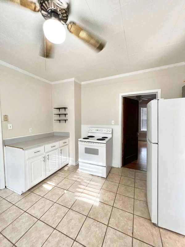 Building Photo - 126 Laurel Ave E