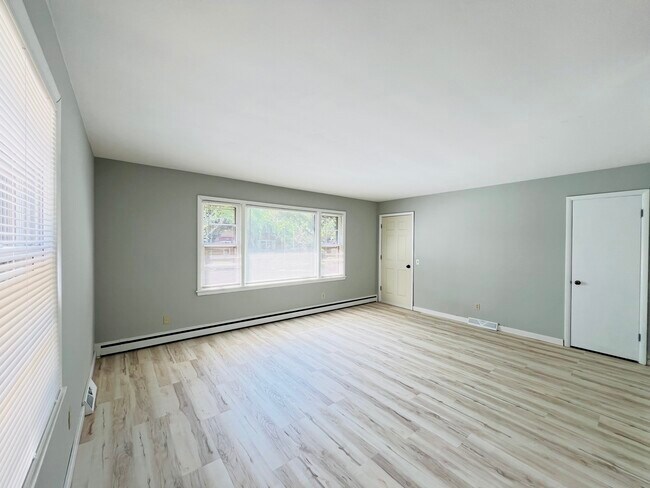 Building Photo - 315 Palomino Ln