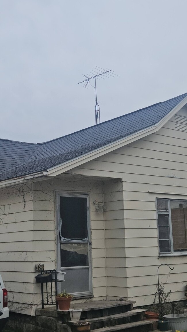 Building Photo - 329 Mettler St