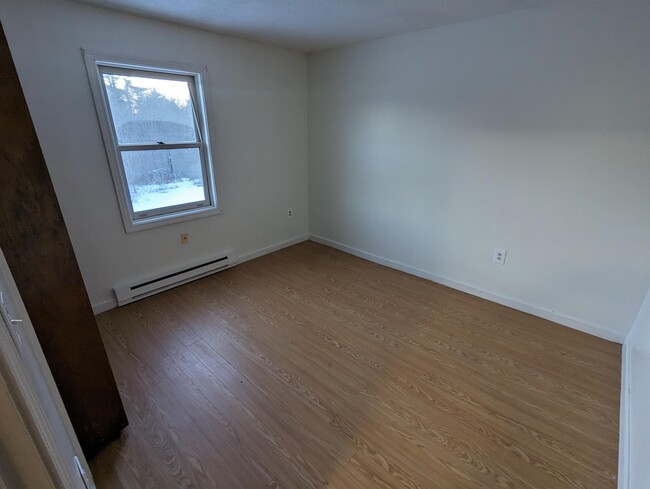 Building Photo - 1040 Meadow Rd