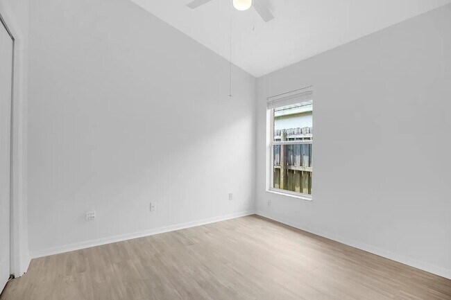 Building Photo - 4322 Playa Ct