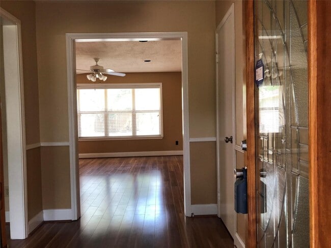 Building Photo - 2914 Shadowdale Dr