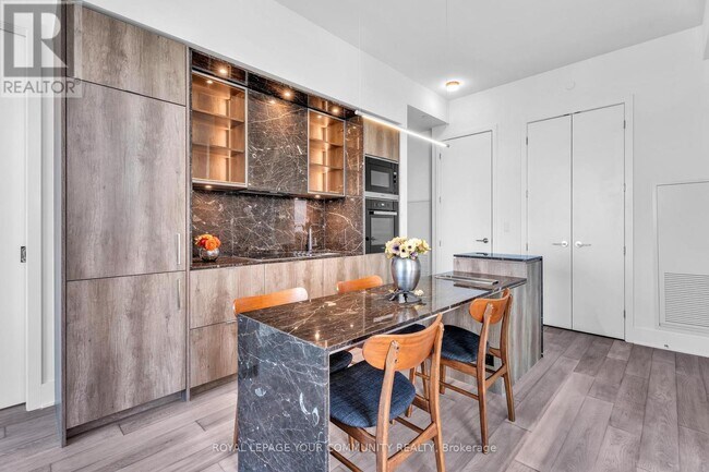 Building Photo - 11 Yorkville Ave