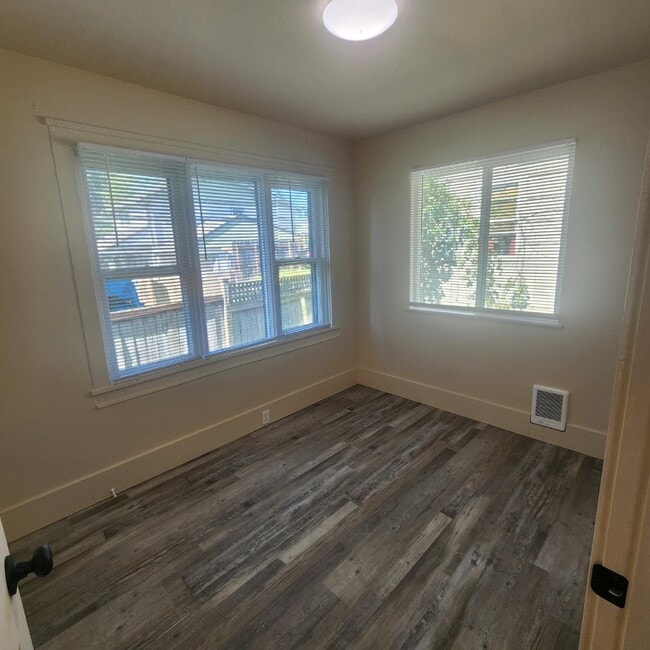 Building Photo - 112 Arvon Ave
