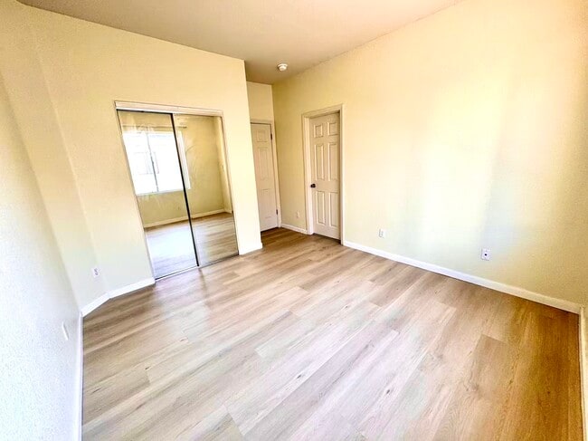 Foto del edificio - 4030 Bouquet Park Ln