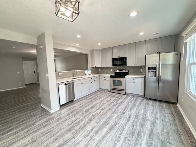 Building Photo - "Nicely updated 2-Bed 1.5 bath Townhouse in Englewood near Parker – Your Cozy Retreat Awaits!"