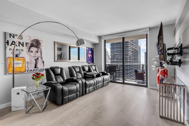 Foto del edificio - 45 SW 9th St