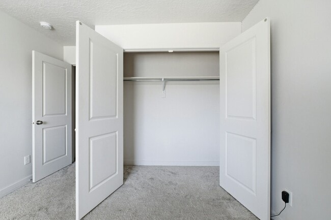 Building Photo - 7403 S Olivine River Ln