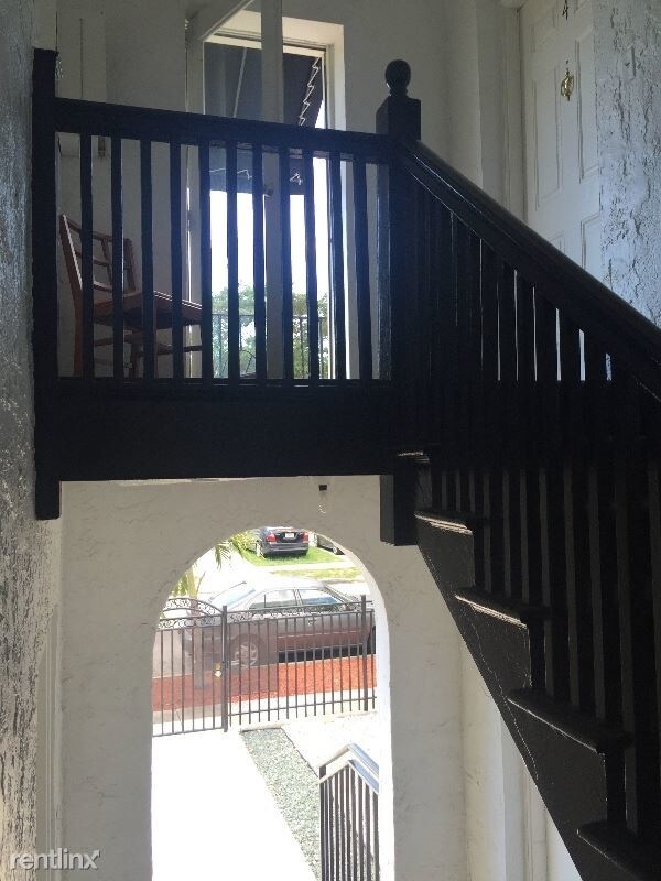 Foto del edificio - 1661 SW 13th St