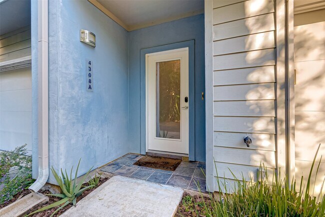 Building Photo - 4308 Lillian St