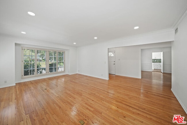 Building Photo - 2124 Hillsboro Ave