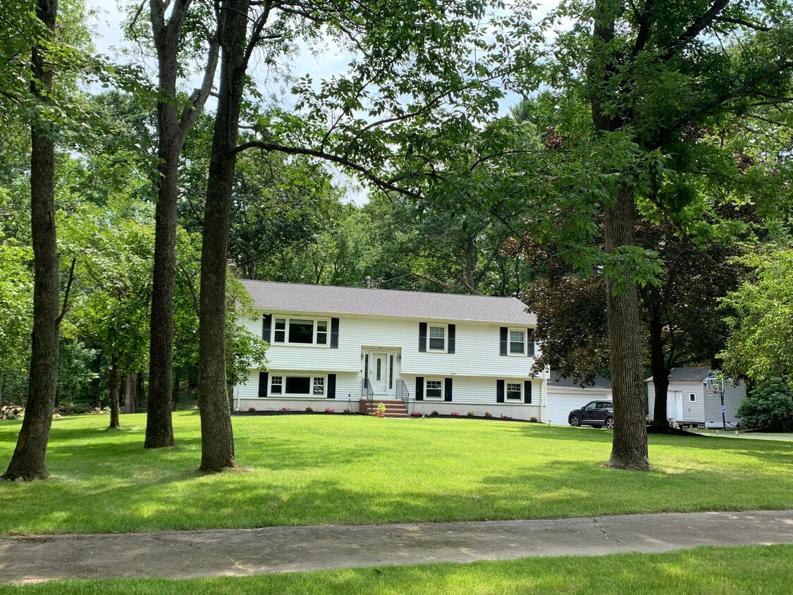 Foto principal - 15 Sherwood Cir