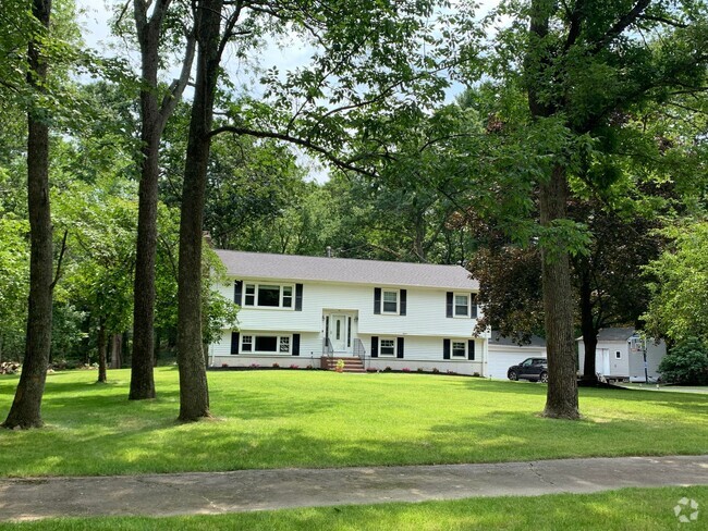 Building Photo - 15 Sherwood Cir