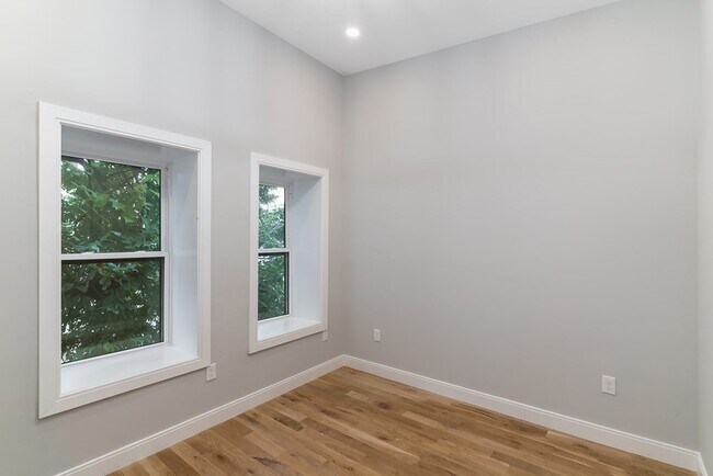 Building Photo - 249 Marion St