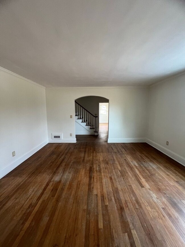 Building Photo - Spacious 4-Bedroom Brick Home with Hardwood Floors and Walk-In Closet