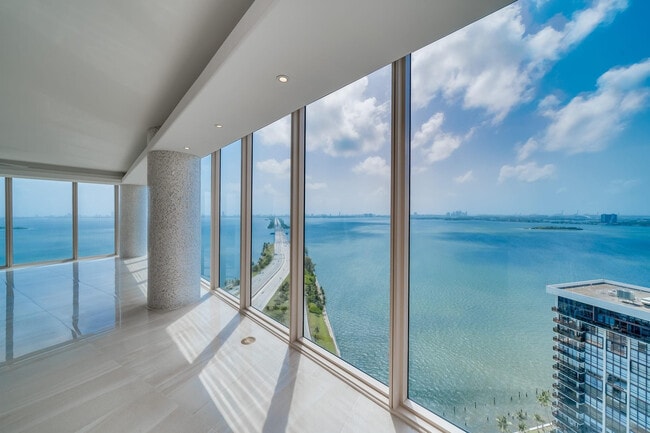 Foto del edificio - 601 NE 36th St