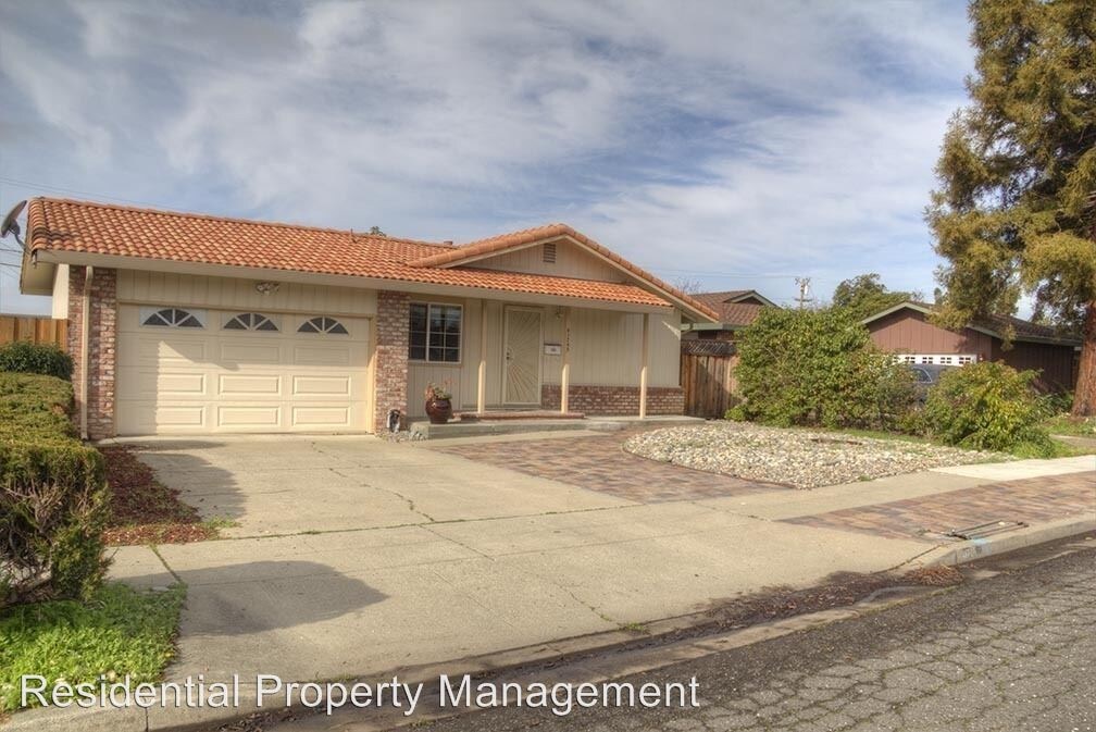 Primary Photo - 3 br, 2 bath House - 41755 Sherwood