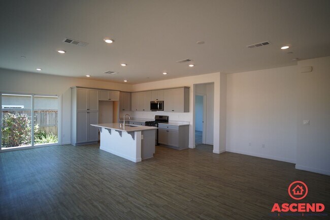 Building Photo - Charming Home in Gossamer Grove