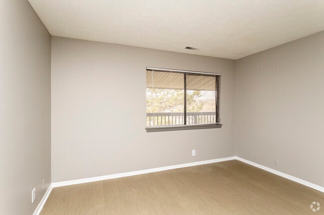 1BR, 1BA - 680SF - The Reserve at The Knolls