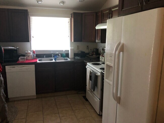 Kitchen - 2205 Ratliff Creek Rd