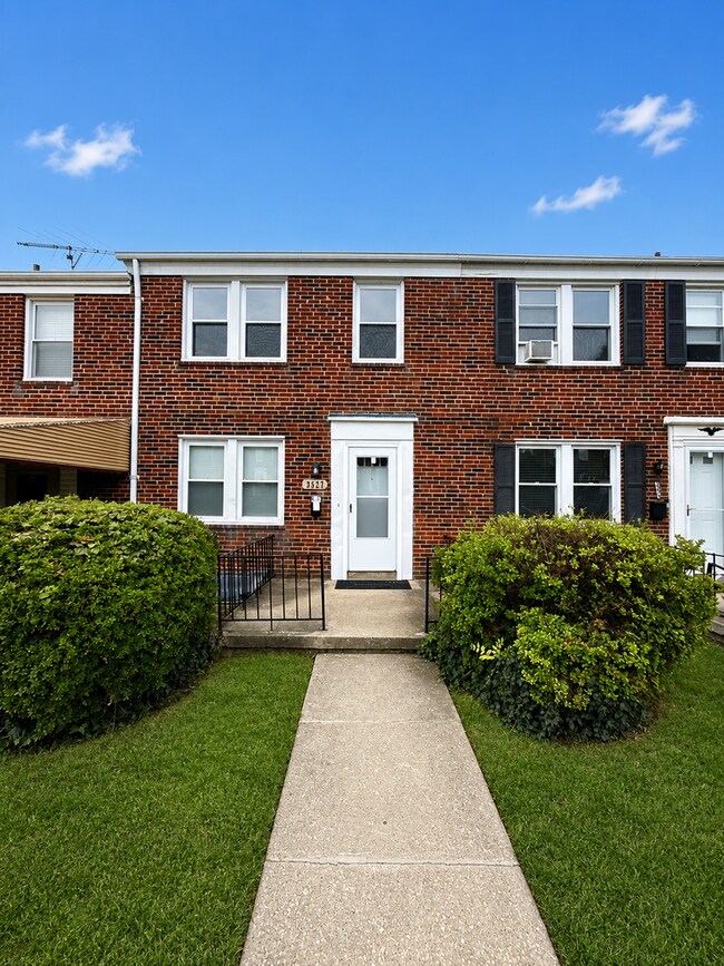 Building Photo - 3527 Parklawn Ave