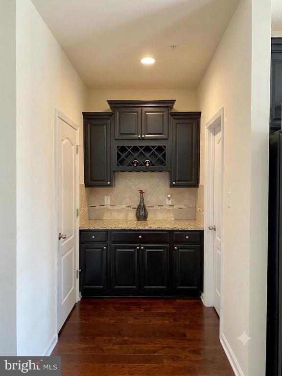 Building Photo - 7014 Foxton Way