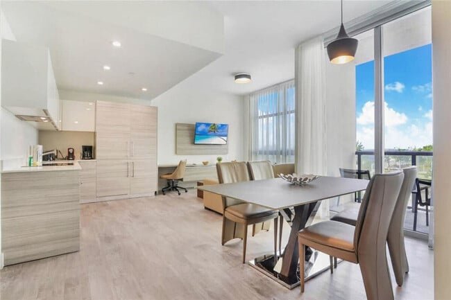 Building Photo - 777 N Ocean Dr