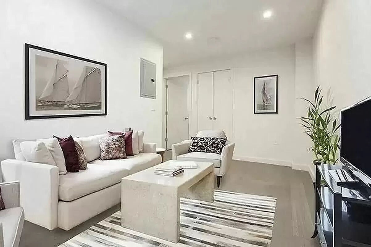 Primary Photo - 316 West 39th Street