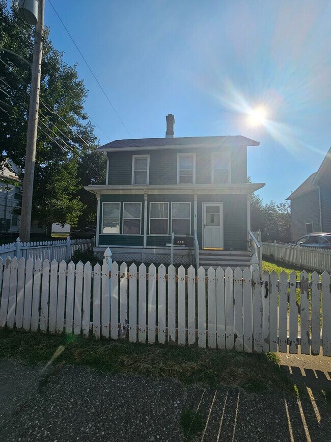 Foto del edificio - Big 3 bed 2 bath home