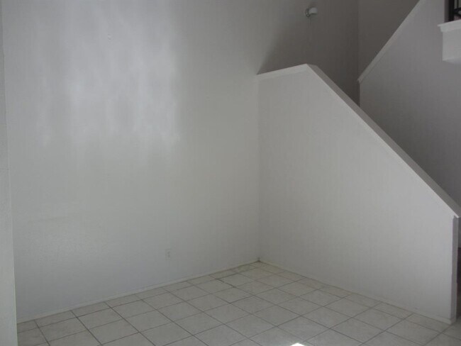 Building Photo - 5787 Easthampton Dr