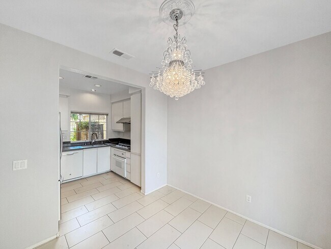 Foto del edificio - Bright & Spacious 2-Bedroom Home in Mira Mesa