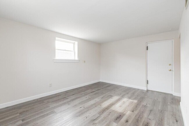 Building Photo - 5820 Mascher, Apt A