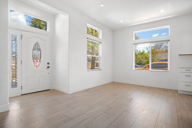 Foto del edificio - 22446 Criswell St