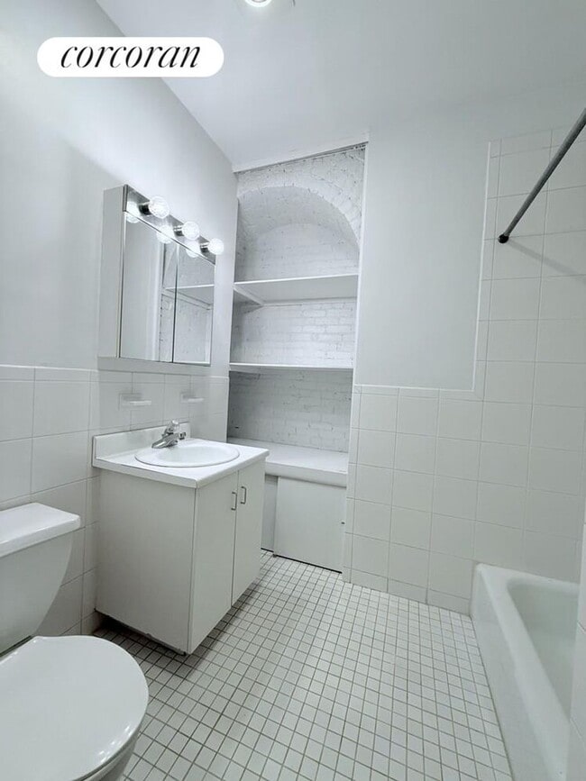Building Photo - 117 W 58th St