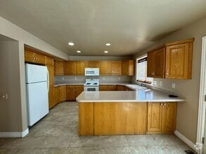 Building Photo - 707 Zinnia Way
